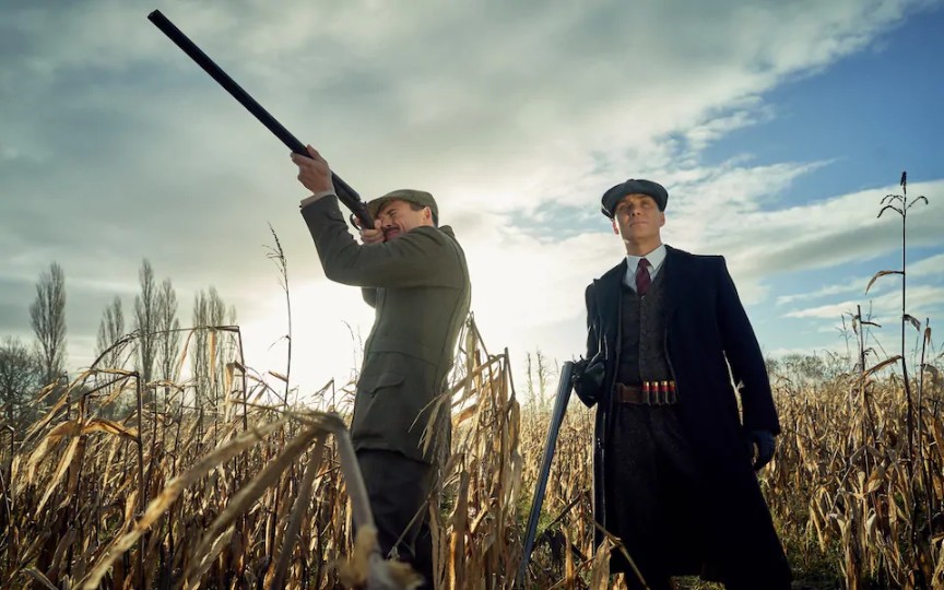 Oswald Mosley (Sam Claflin) et Thomas Shelby (Cillian Murphy) sont à la chasse